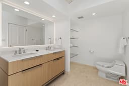 3933 Mandeville Canyon Rd thumbnail 10