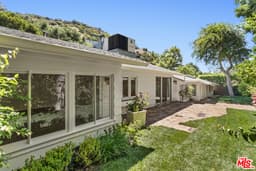 3933 Mandeville Canyon Rd thumbnail 16